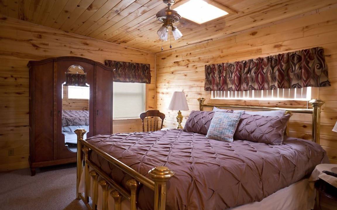 Photo of Bedroom in Alpine Village