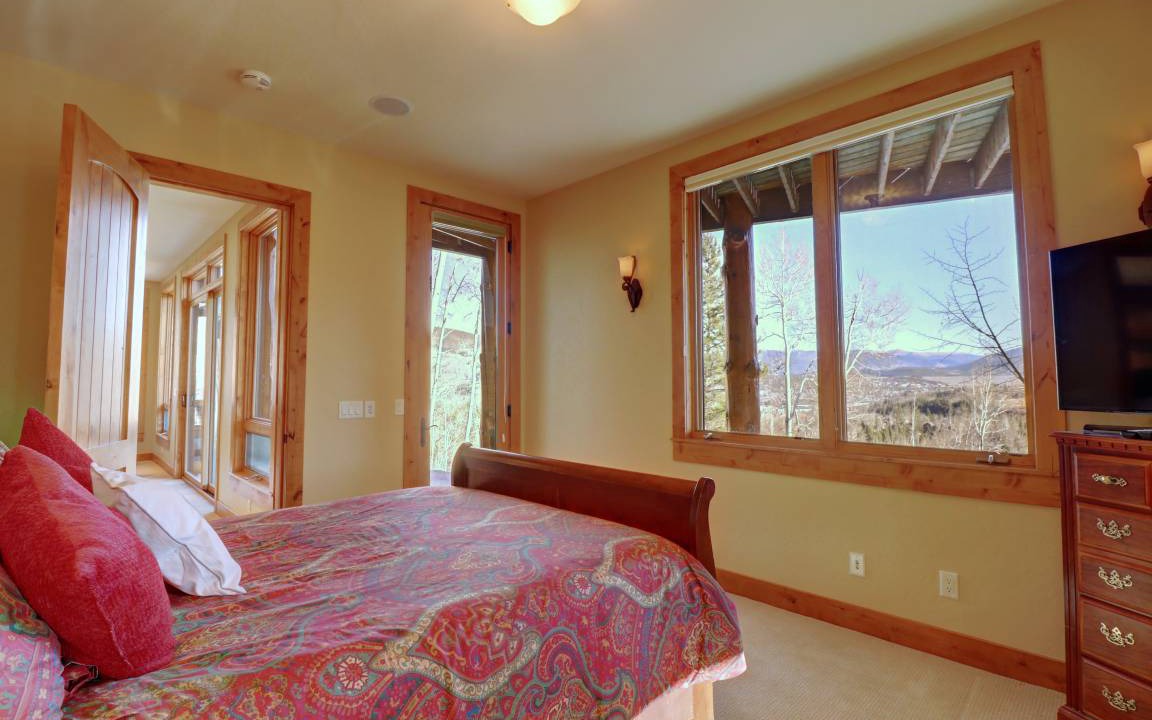 Photo of Bedroom in Three Peaks
