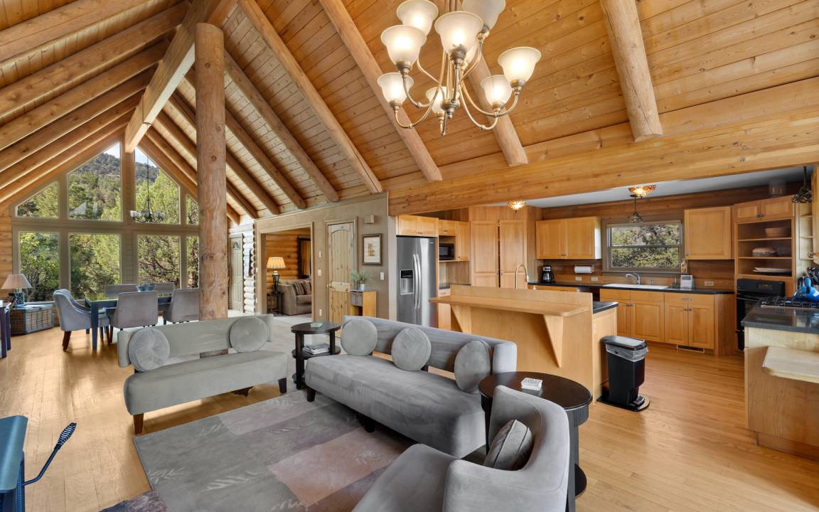 Photo of Livingroom in Pleasant Valley
