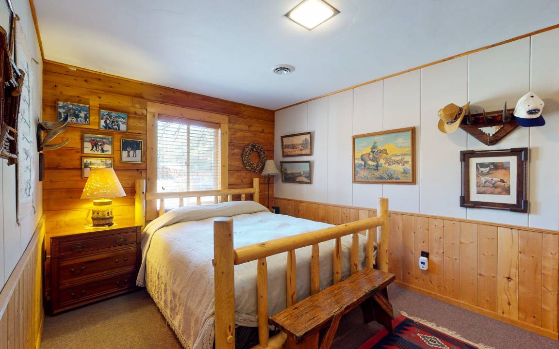 Photo of Bedroom in South Fork