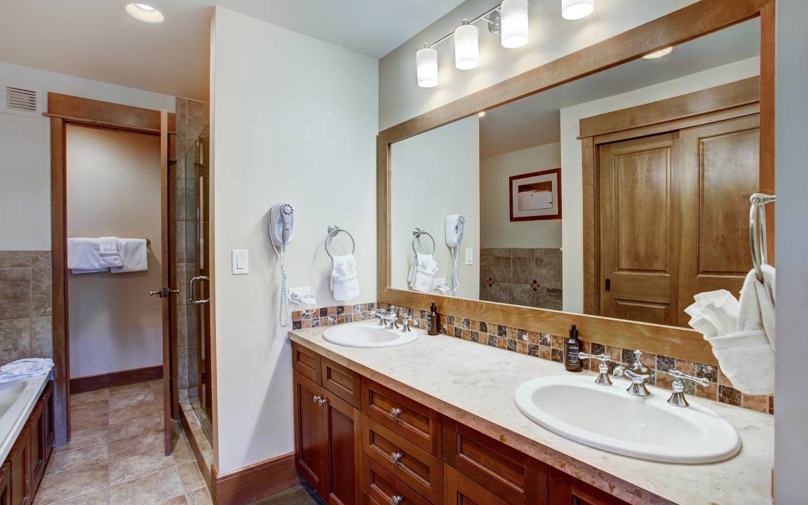 Photo of Bathroom in River Run