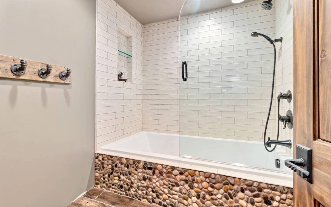 Photo of Bathroom in Windcliff Estates