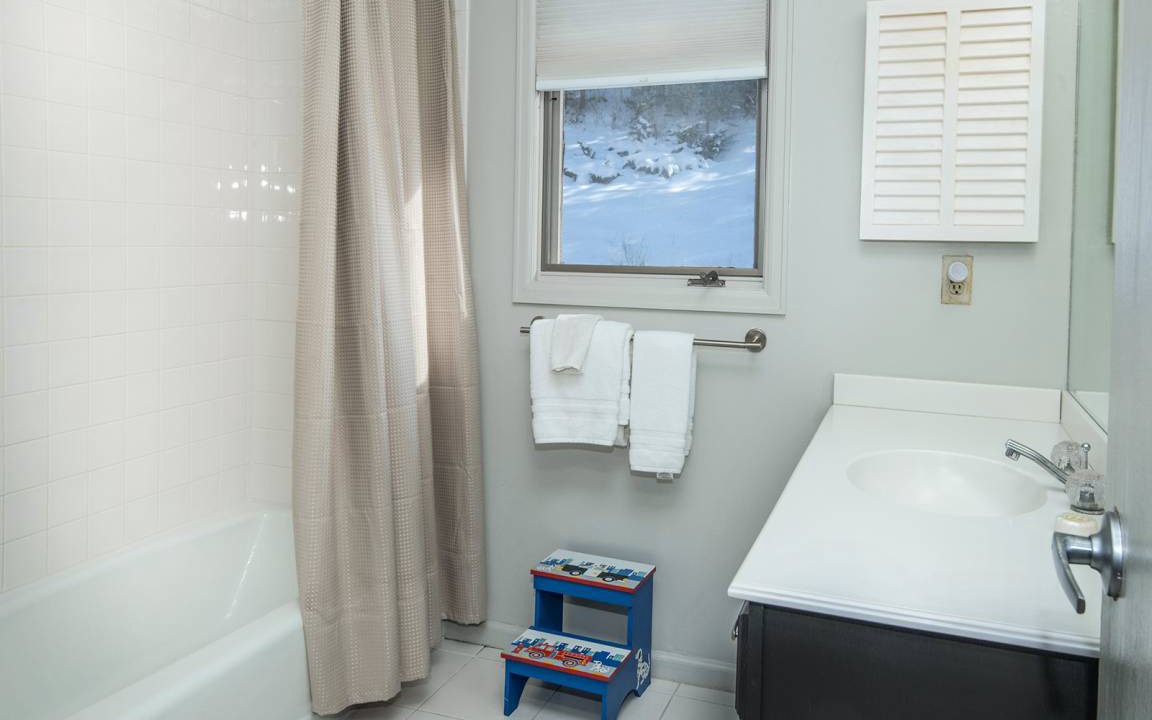 Photo of Bathroom in Highland Meadows