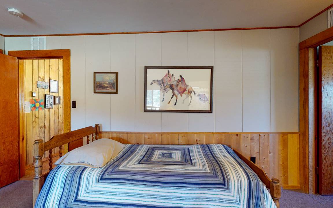 Photo of Bedroom in South Fork