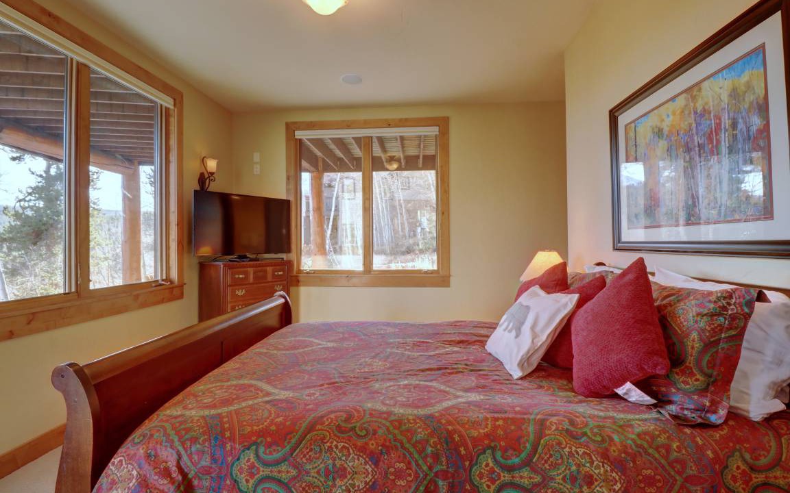 Photo of Bedroom in Three Peaks