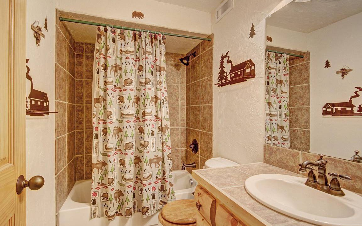 Photo of Bathroom in Huron Heights
