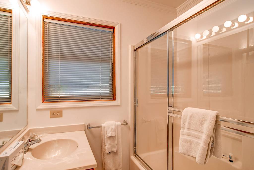Photo of Bathroom in Warrior's Mark West