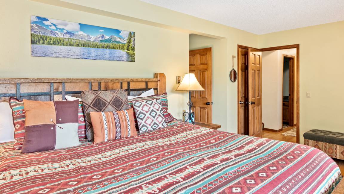 Photo of Bedroom in Windcliff Estates