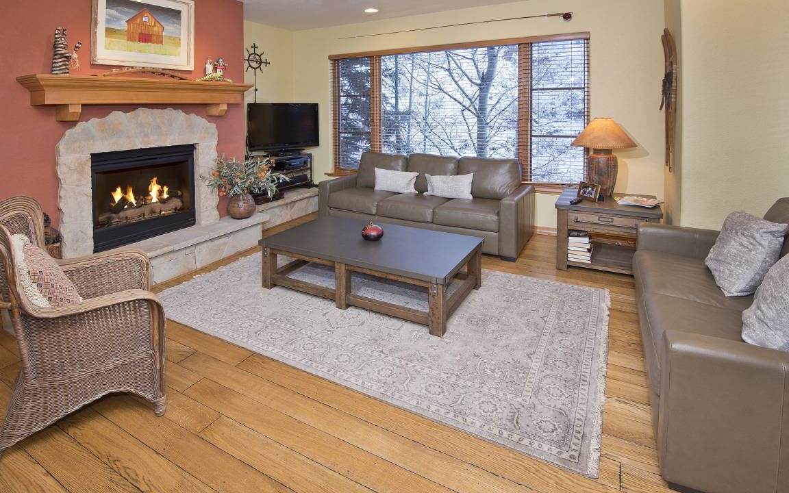 Photo of Livingroom in Edwards