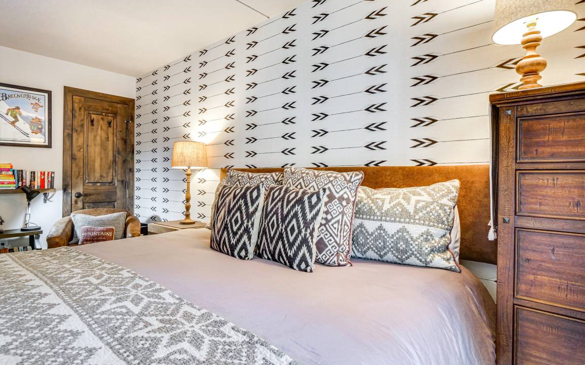 Photo of Bedroom in Peak 9