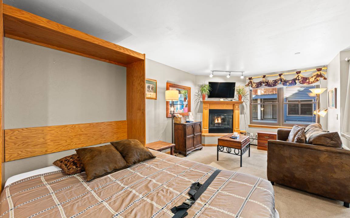 Photo of Livingroom in Historic District