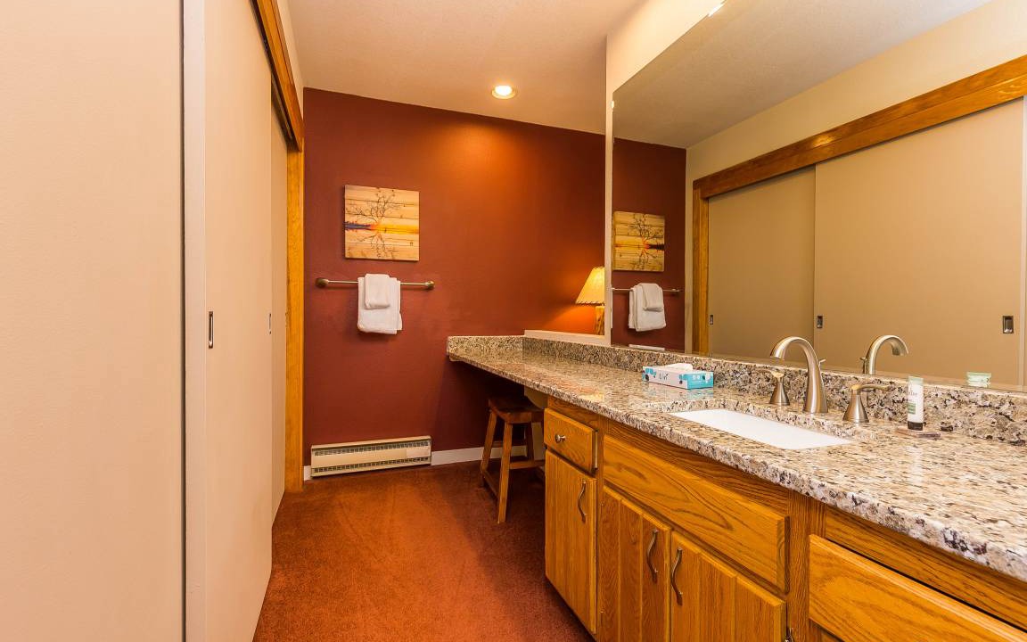 Photo of Bathroom in Lakeside Village