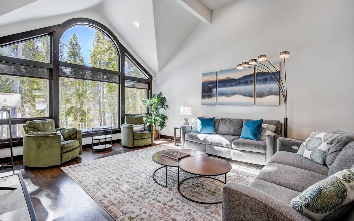 Photo of Livingroom in Lakeshore