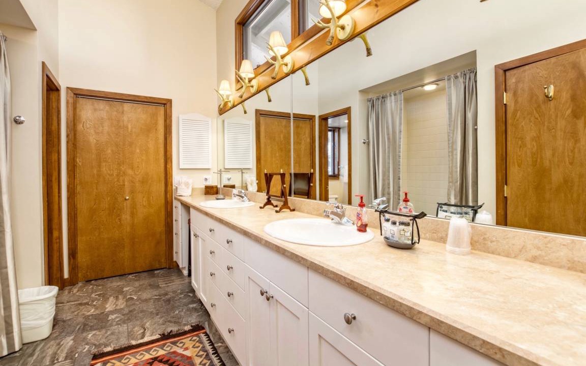 Photo of Bathroom in Windcliff Estates
