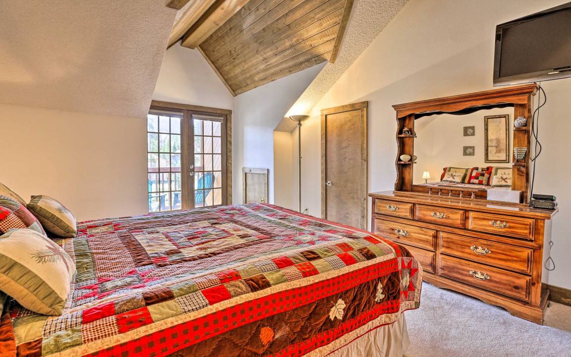 Photo of Bedroom in Summit Cove