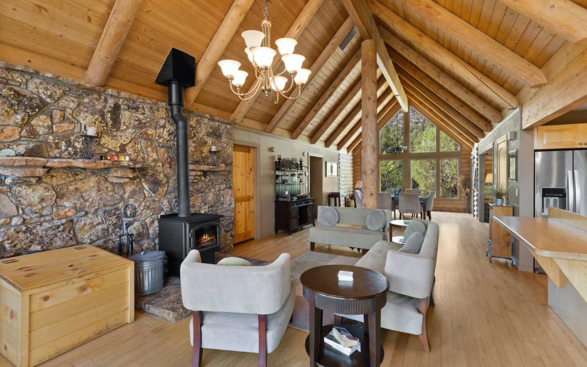 Photo of Livingroom in Pleasant Valley