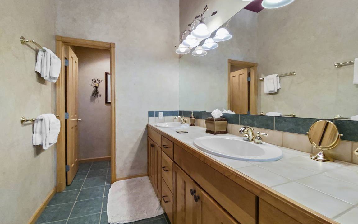 Photo of Bathroom in Warrior's Mark West