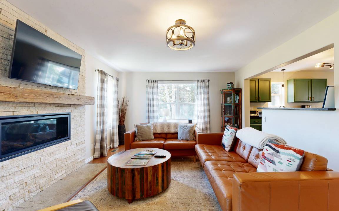 Photo of Livingroom in Edwards