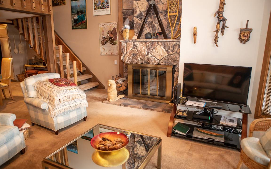 Photo of Livingroom in Avon