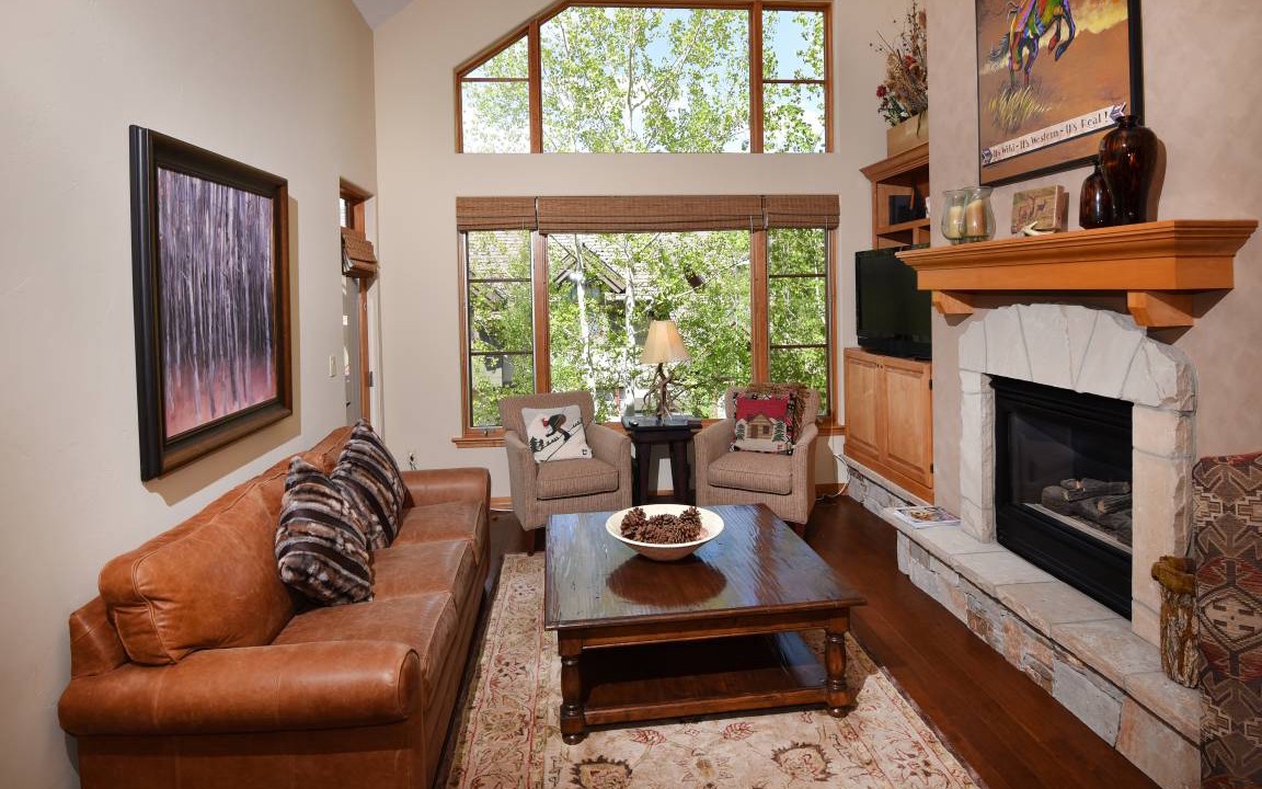 Photo of Livingroom in Edwards