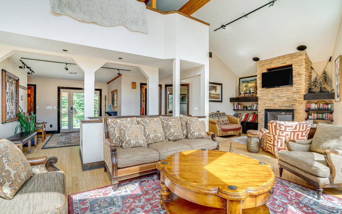 Photo of Livingroom in Quandary Village