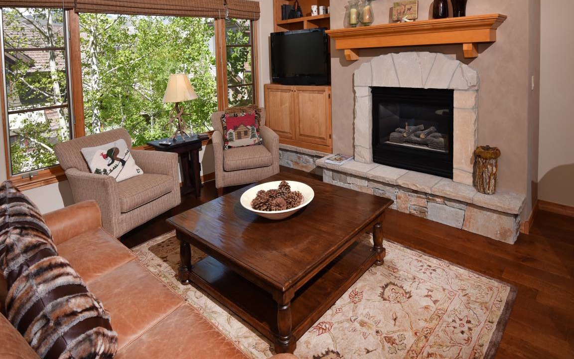 Photo of Livingroom in Edwards