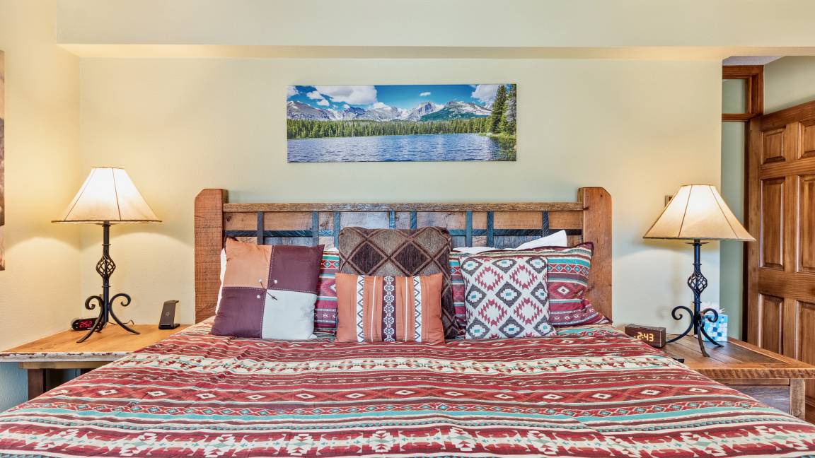 Photo of Bedroom in Windcliff Estates