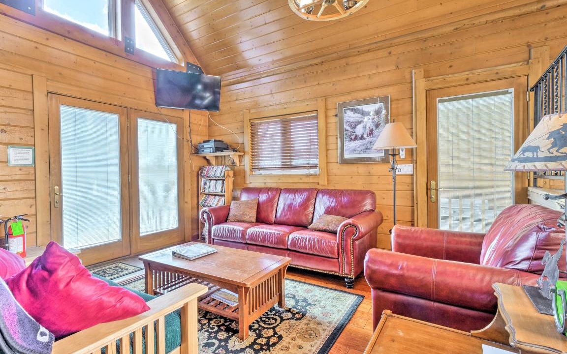 Photo of Livingroom in Warm Springs