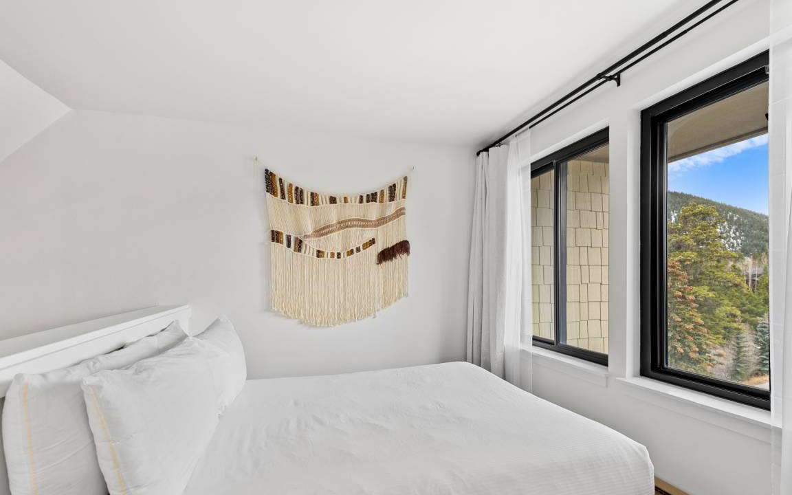 Photo of Bedroom in Lakeside Village
