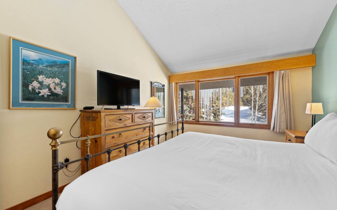 Photo of Bedroom in Lakeside Village