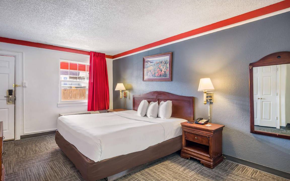 Photo of Bedroom in Dupont