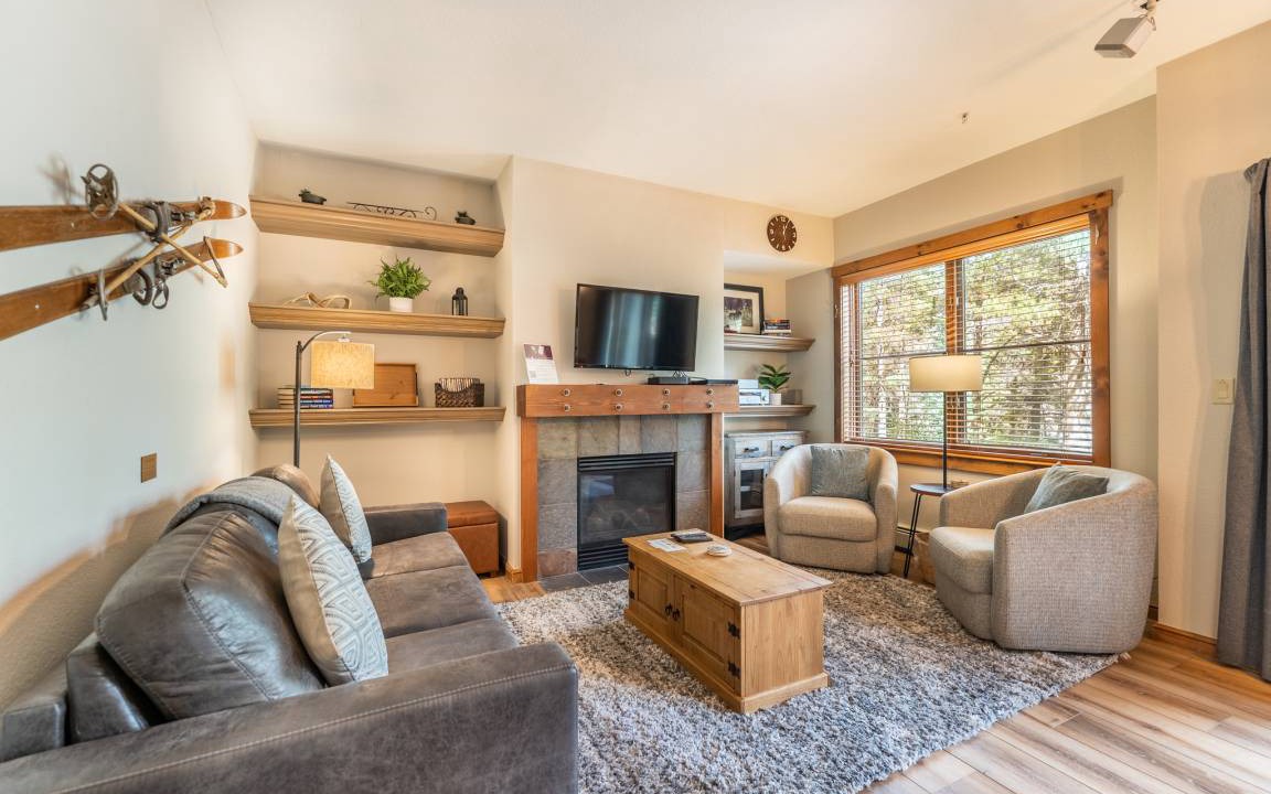Photo of Livingroom in Lakeside Village