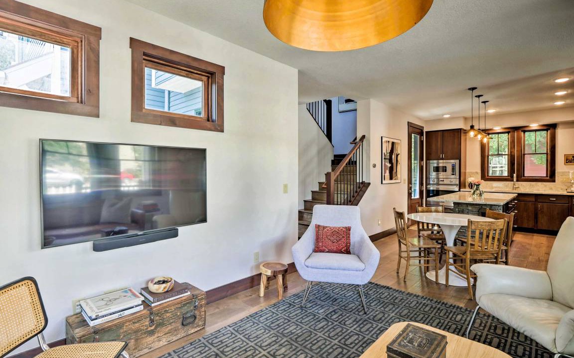 Photo of Livingroom in Historic District