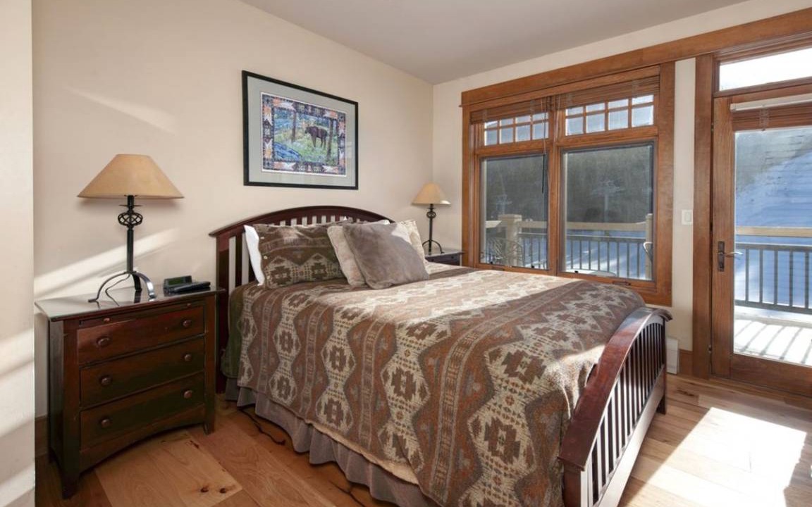 Photo of Bedroom in River Run
