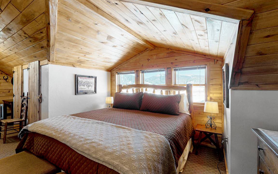 Photo of Bedroom in South Fork