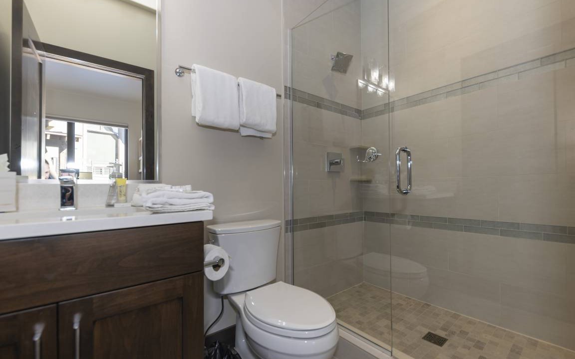Photo of Bathroom in Peak 8