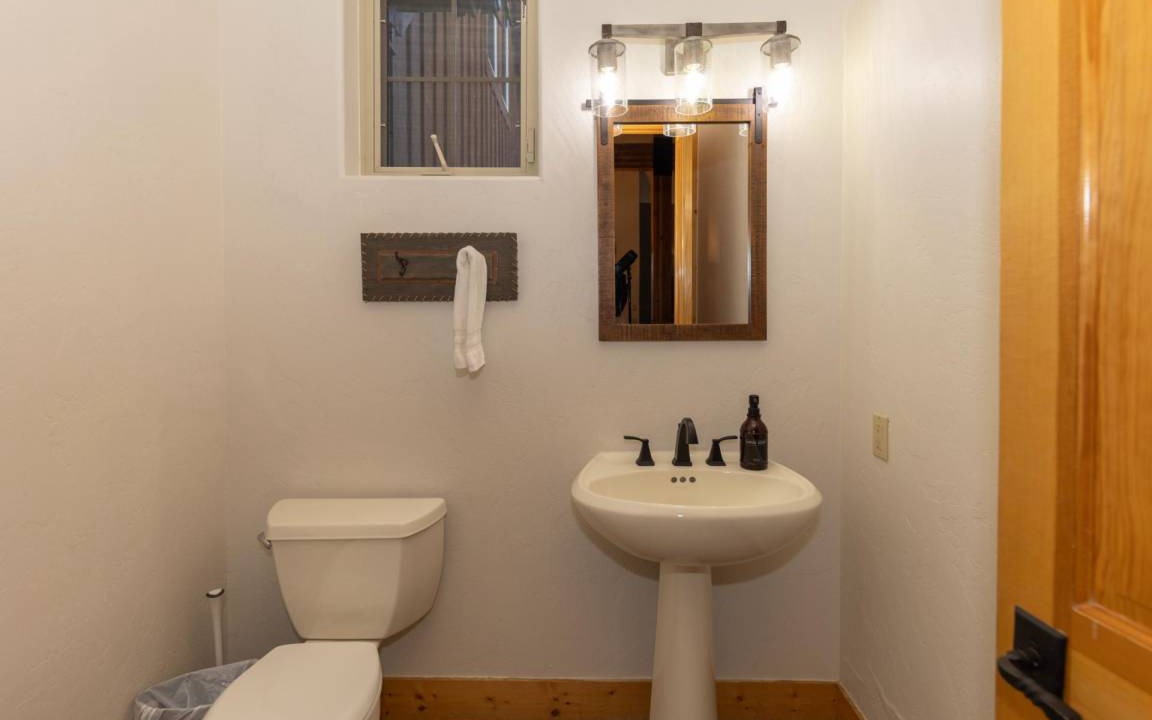 Photo of Bathroom in Peak 8