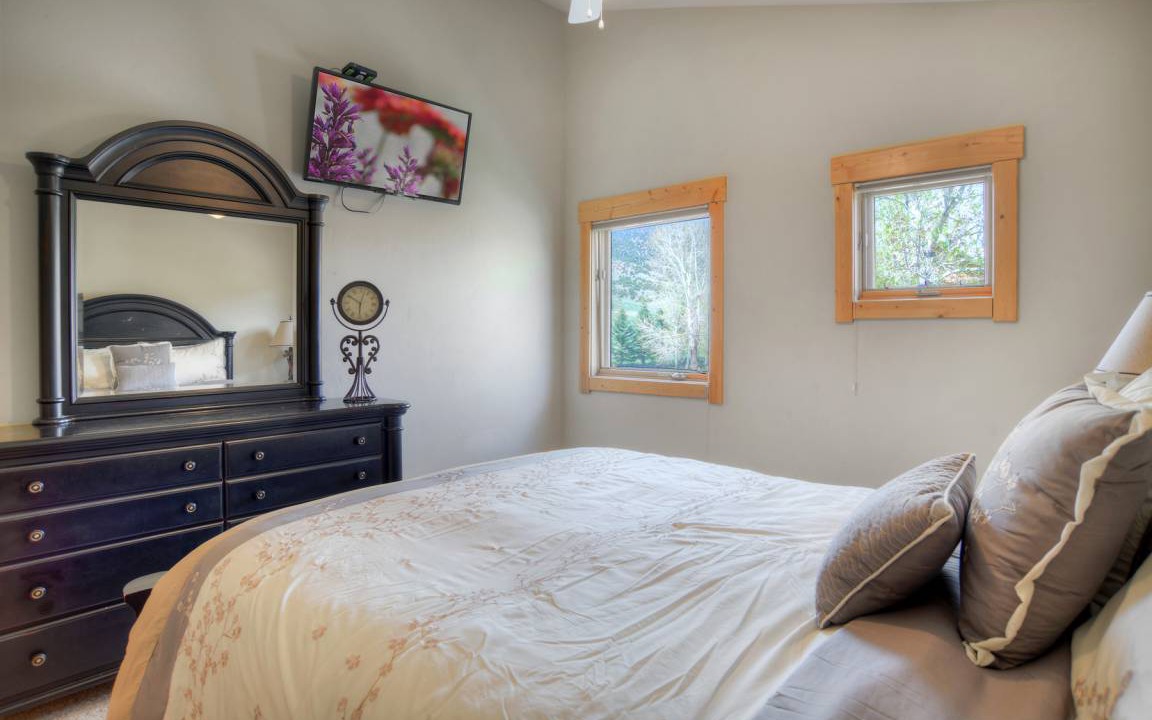 Photo of Bedroom in South Fork