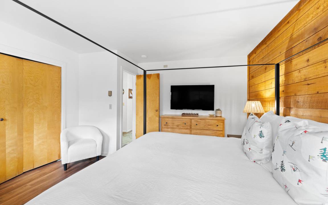 Photo of Bedroom in Lakeside Village