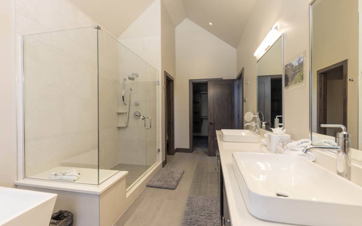 Photo of Bathroom in Peak 8