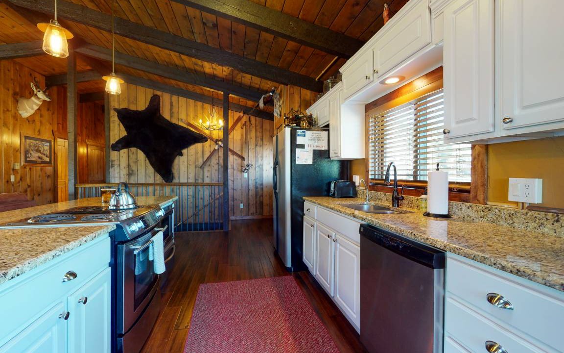 Photo of Kitchen in Ponderosa Pines