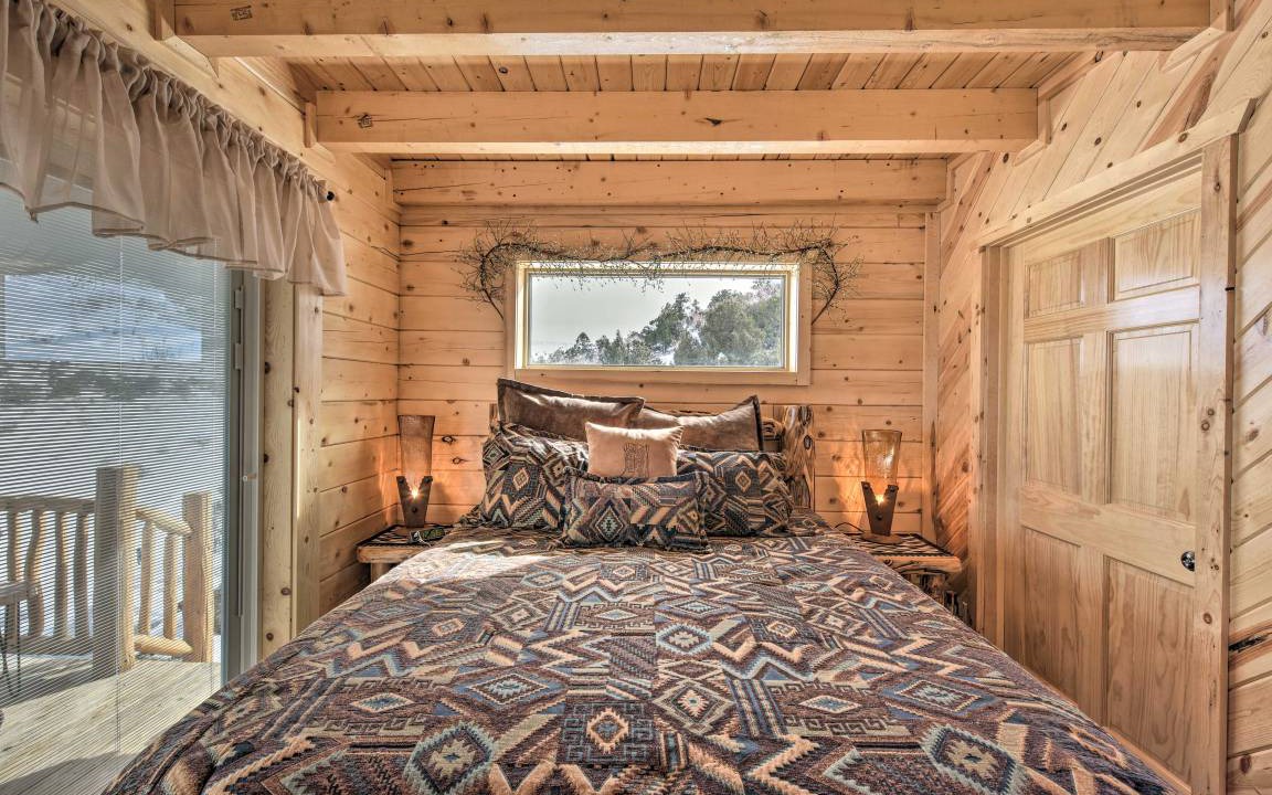 Photo of Bedroom in Del Norte