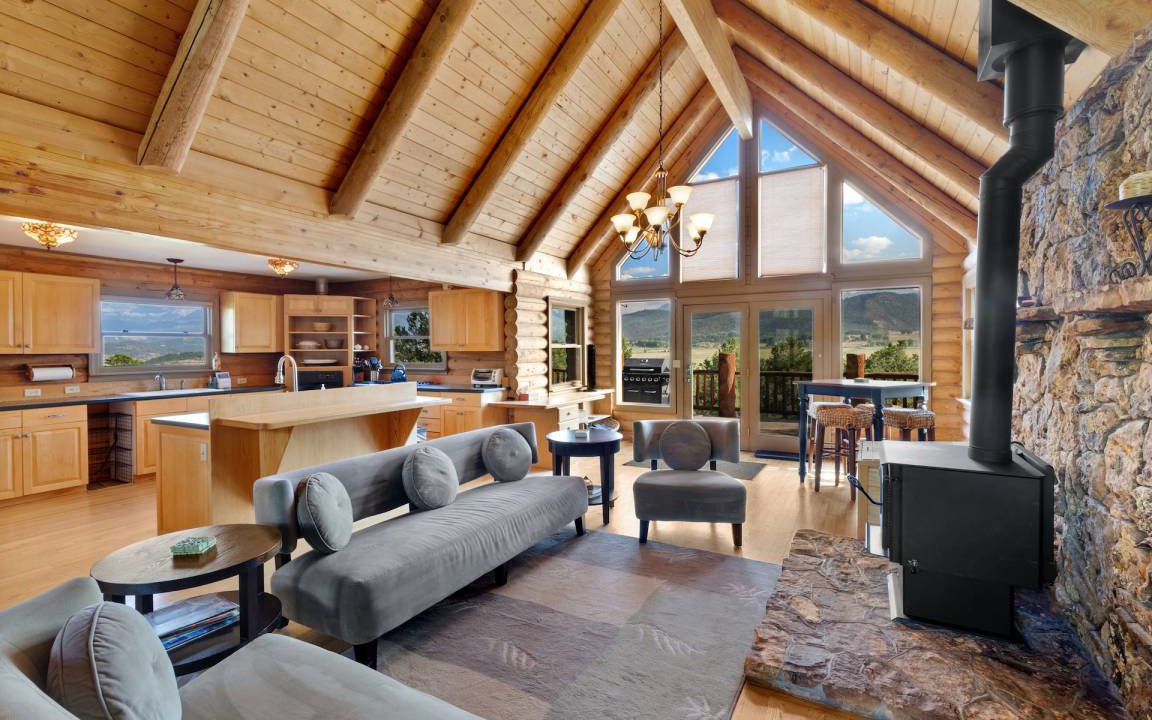 Photo of Livingroom in Pleasant Valley