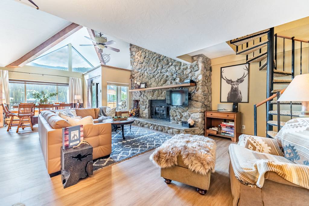 Photo of Livingroom in Mountain House