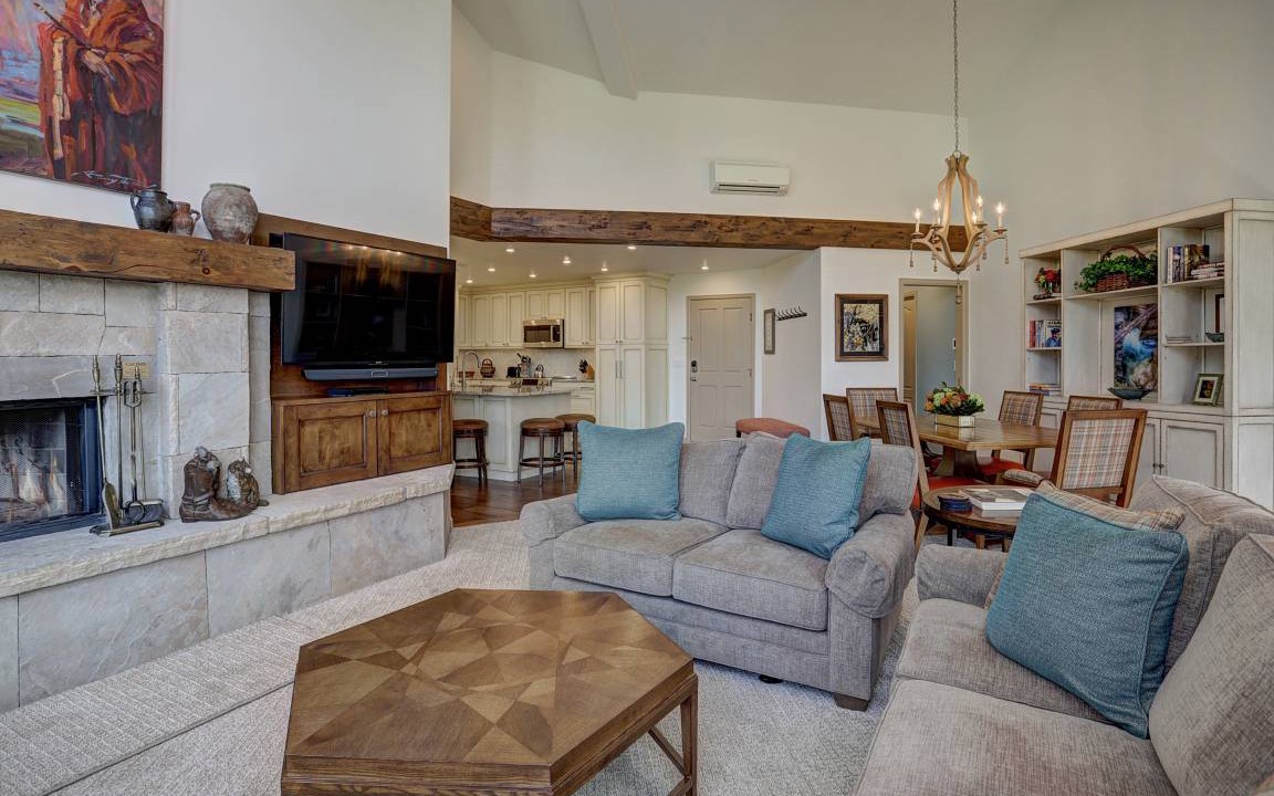 Photo of Livingroom in Edwards