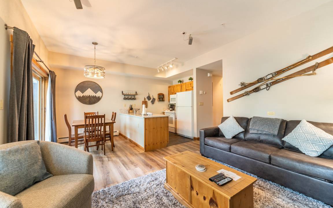 Photo of Livingroom in Lakeside Village
