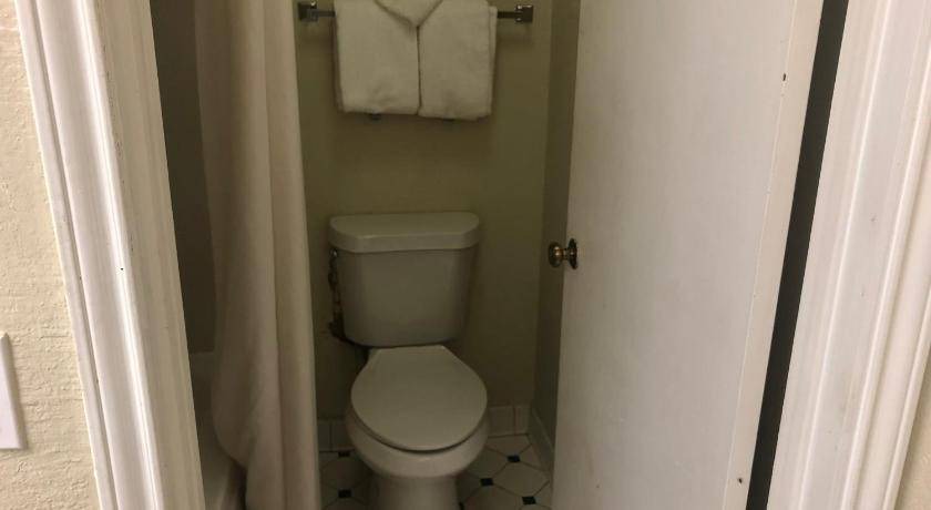 Photo of Bathroom in Dupont
