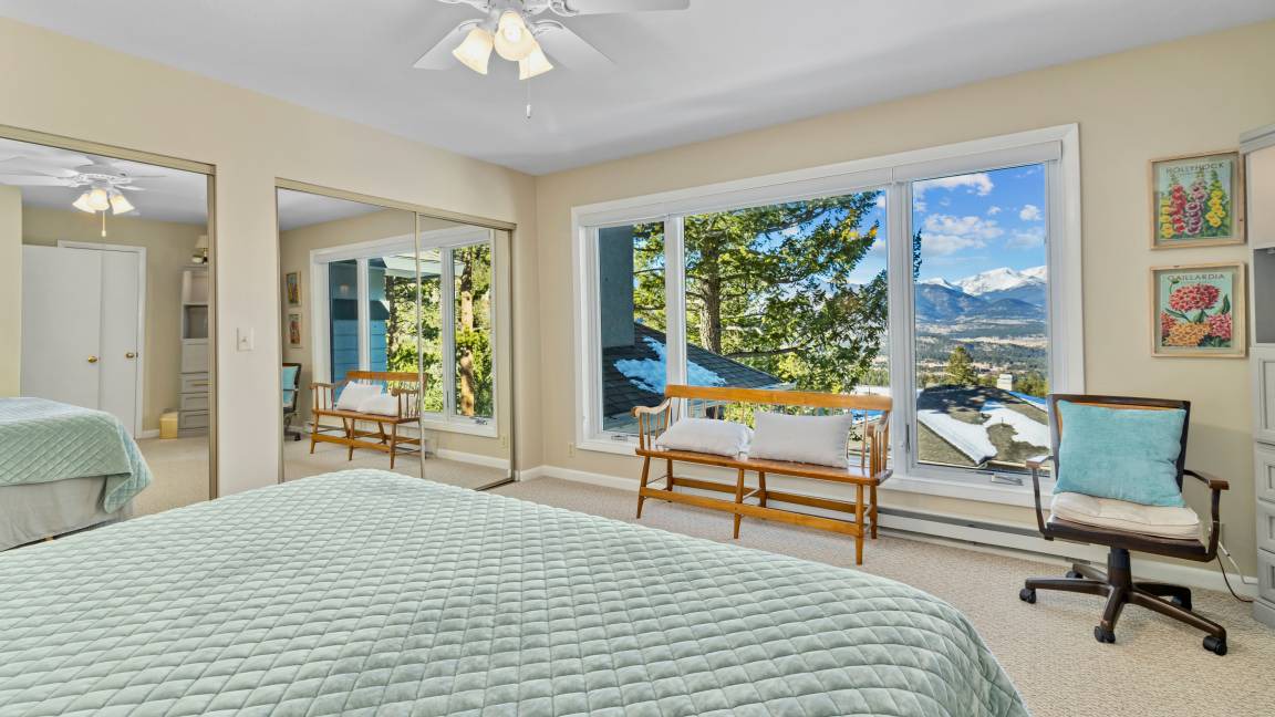 Photo of Bedroom in Windcliff Estates