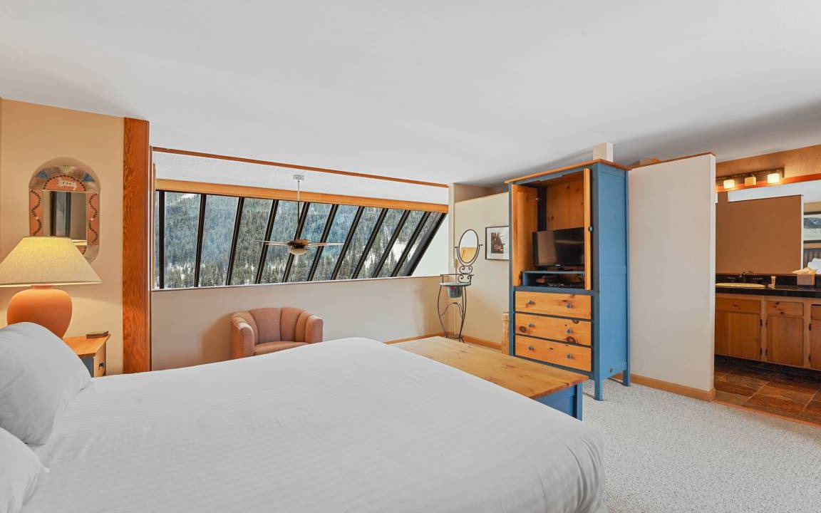 Photo of Bedroom in Lakeside Village