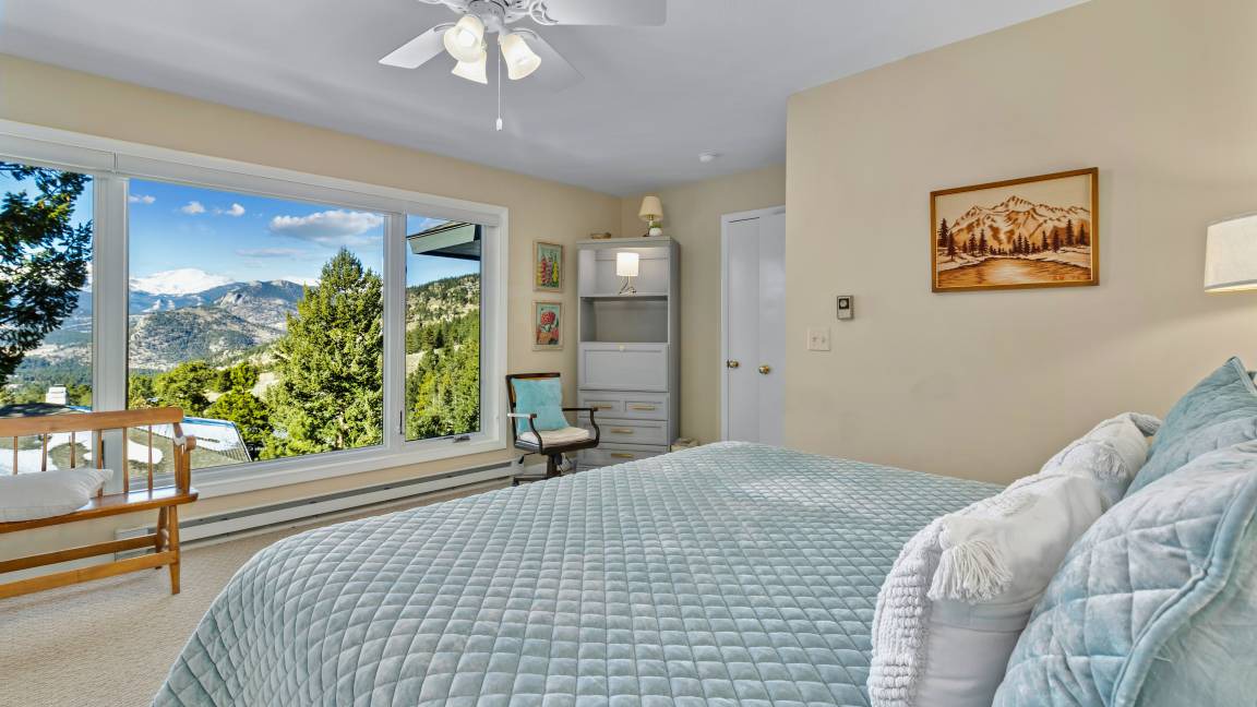 Photo of Bedroom in Windcliff Estates